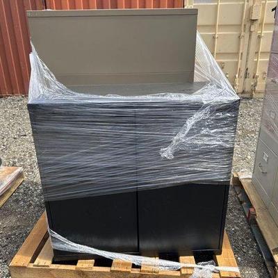 90010 • 2 metal filing cabinets