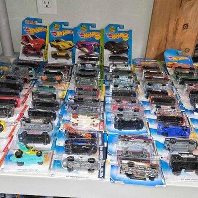 2462 • (86) hot wheel die cast cars