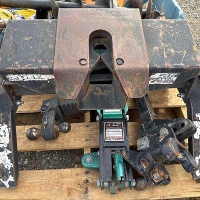 81000 • 5th wheel hitch, 2 trailer hitches and hydraulic floor hitch