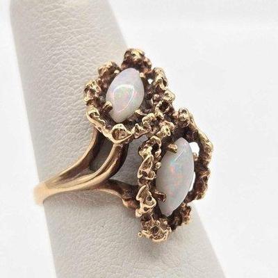 #810 • 10k Gold and Opal Ring, 4.6g
