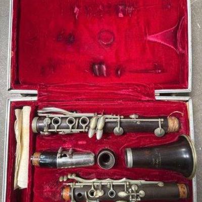 2554 • f.e. olds & sons vintage parisian ambassador wood clarinet