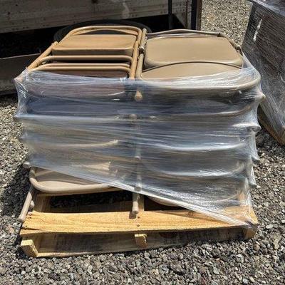 90002 • 18 metal folding chairs