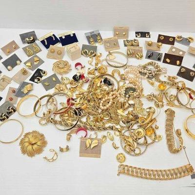 #1008 • Costume Jewelry
