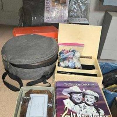 2686 • roy rogers & dale evans book, felt rug pad & more