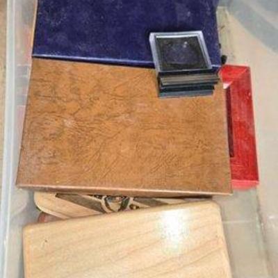 2684 • (15) pen sets & display cases