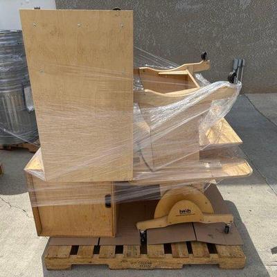 7008 • portable school desks and cubby