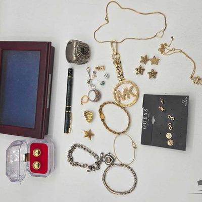 #1002 • Costume Jewelry
