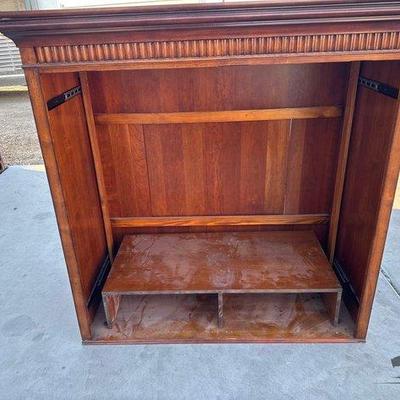 #6300 • Entertainment Stand
