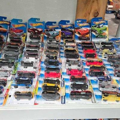 2460 • (92) hot wheel die cast cars