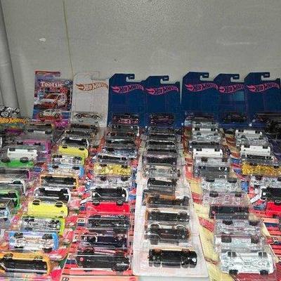 2450 • (100) hot wheel die cast cars