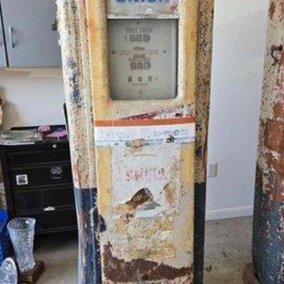 #1040 • Vintage Bennet Gas Pump
