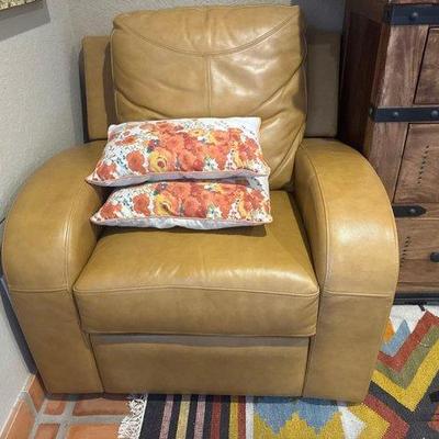 #7000 • Leather Recliner with Pillows
