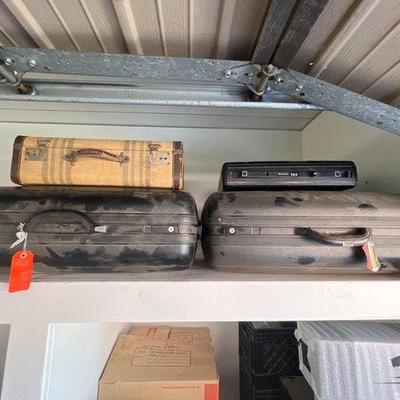 #2515 • (3) Suitcases and (1) Breifcase
