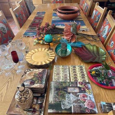 #6106 • Dinner Plates, Decorative Flowers
