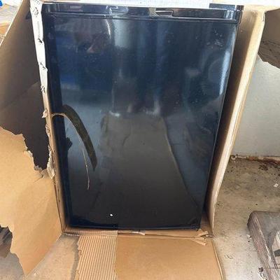 #9006 • GE Mini Fridge

