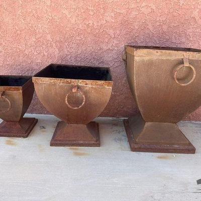 #8500 • 3 Metal Planters
