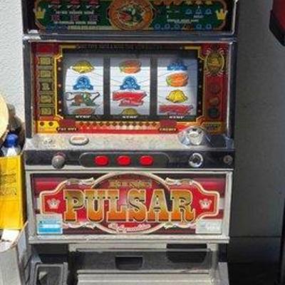 #1005 • King Pulsar Slot Machine
