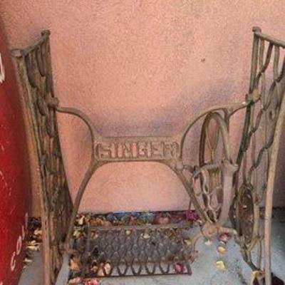 #2172 • Singer Sewing Cast Iron Base
