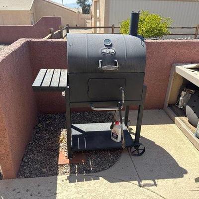 #8508 • Kingsford Lone Star Charcoal Grill
