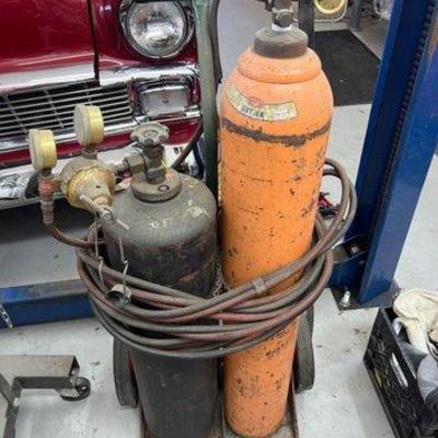 #1660 • Welding cart with Oxygen and Acetylene Tanks
