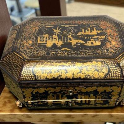 Chinese export traveling box lacquer on wood