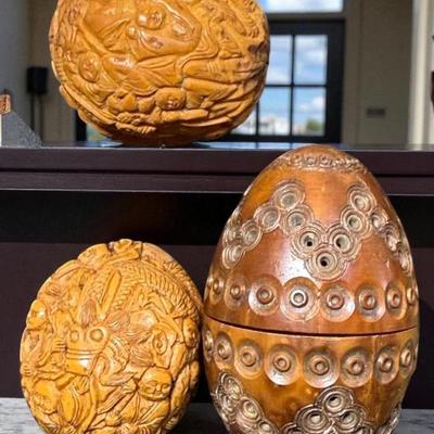 Ca 1840 hand carved corozo nut box & two chinese hediao