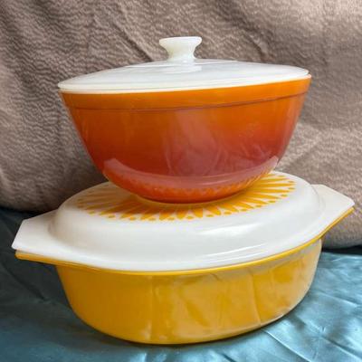 Pyrex daisy casserole dish and mixing bowl