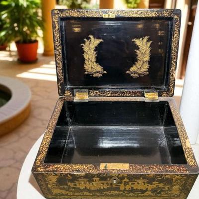 Antique 19th c chinese export lacquered chinoiserie box