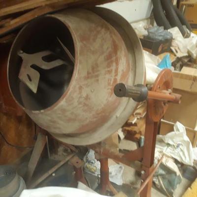Sale Photo Thumbnail #7: Cement mixer 