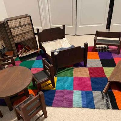Antique medium sized doll furniture