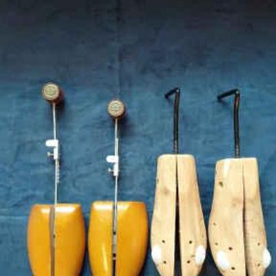 Mens wood shoe stretchers