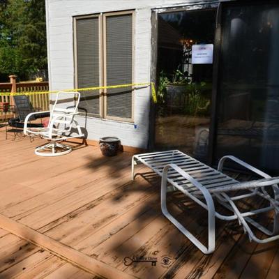 1049 deck