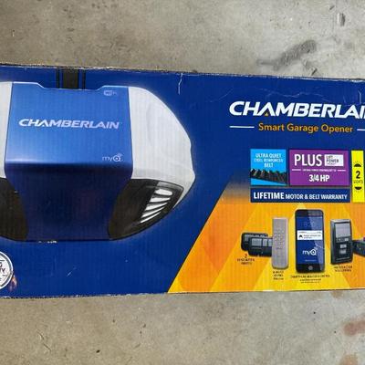 Chamberlain Garage Door opener New in Box