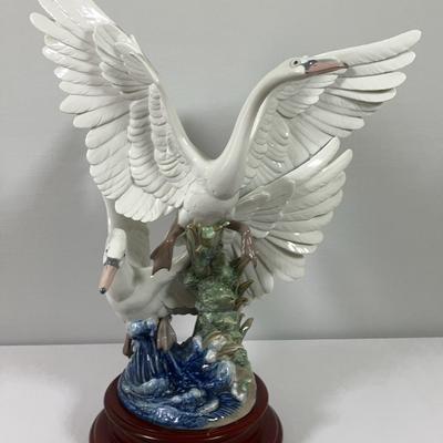 Llardó Porcelain Figurine "Swans Take Flight" 24" Tall 