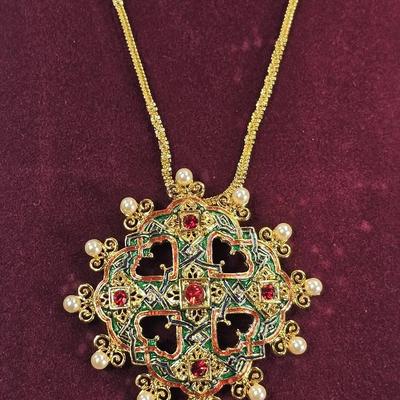 Camrose & Kross Jacqueline Kennedy 'Taj Mahal' Indian Style Pendant W/20" Chain