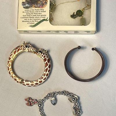 Costume Fancy Bracelets (4)
