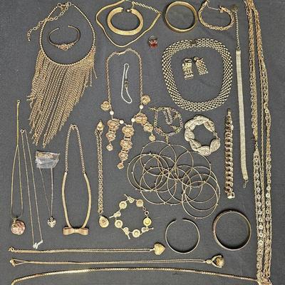 Gold Tone Jewelry #158