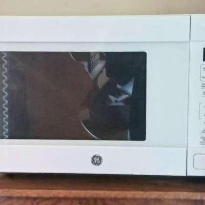 1150 Watt General Electric Microwave -- Tested & Works