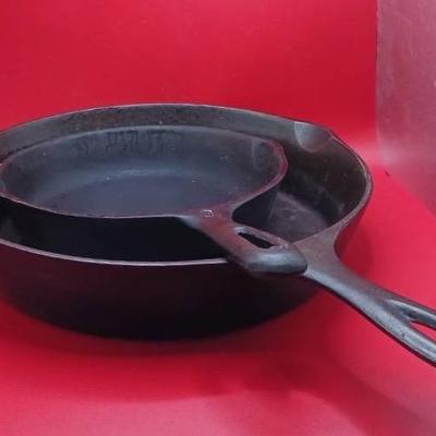 (2) Vintage Cast Iron Skillets – Unmarked #9 & Lodge 6½"