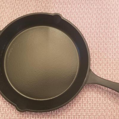 Zakarian 12” Cast Iron Pan