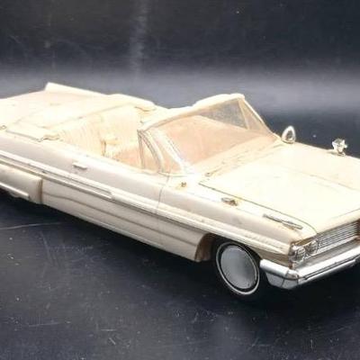 1962 White Convertible Scale Model Car 