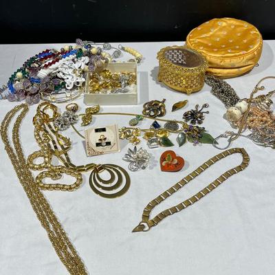 Vintage Fashion Jewelry Collection Mystery Lot 
