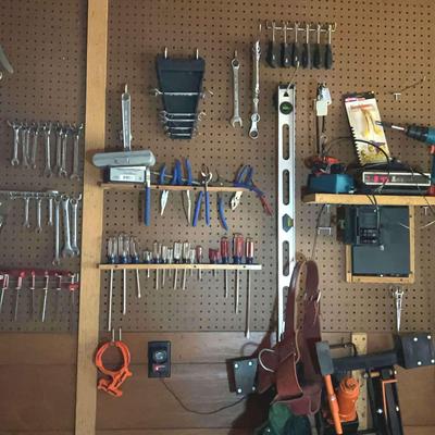 Handyman Hand Tools & Accessories – Wrenches, Screwdrivers, Pliers, Level, Clamps & More