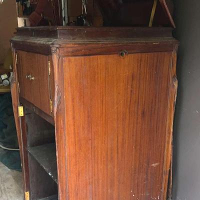 Victrola Gramophone by Victor Talking Machine Co.
