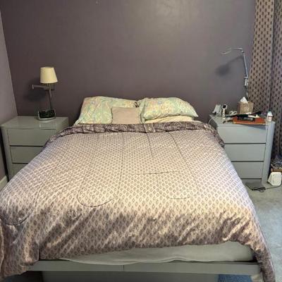 Sale Photo Thumbnail #40: bedroom set, mattress not included