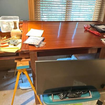Drafting table (front view)
