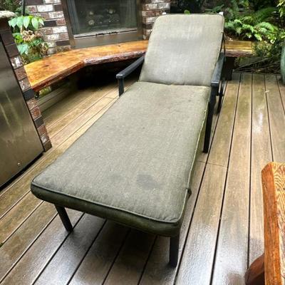 Patio lounge chair 