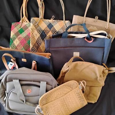 Fr187 women s purses & more mystery lot 2