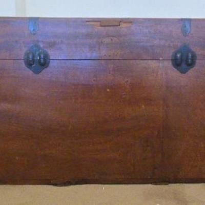 Fr199 antique steamer trunk