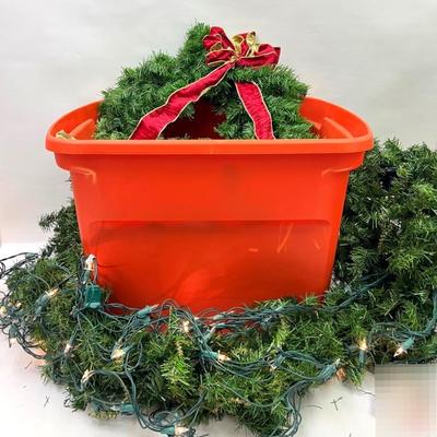 Christmas Wreath & Greenery Arrangement!